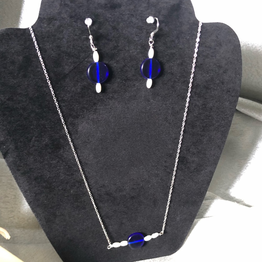 Minimalist Glass and Shell Set - Picture 4 of 4